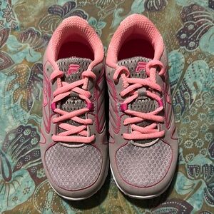 🌺 NWOB FILO Pink and Gray Athletic Running Shoes Youth Size 3